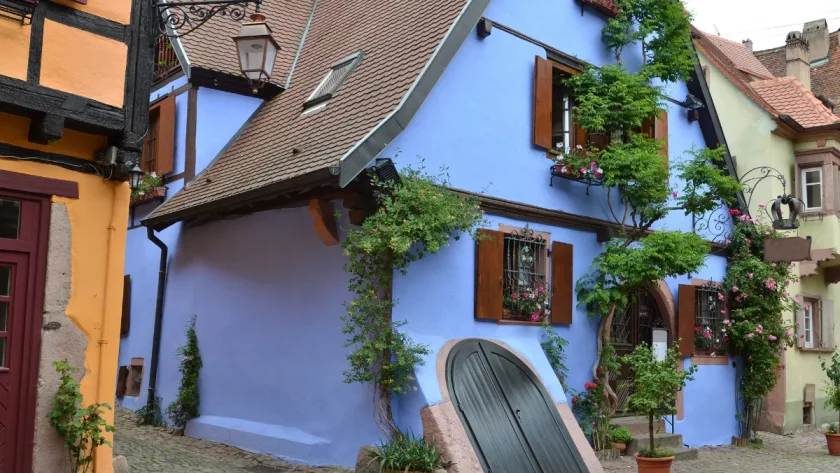 pour-les-fetes-de-fin-dannee-ce-village-medieval-de-lest-de-la-france-est-la-destination-quil-vous-faut-voici-laquelle