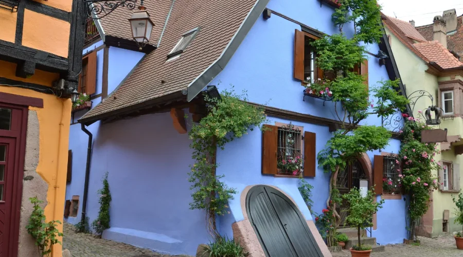pour-les-fetes-de-fin-dannee-ce-village-medieval-de-lest-de-la-france-est-la-destination-quil-vous-faut-voici-laquelle