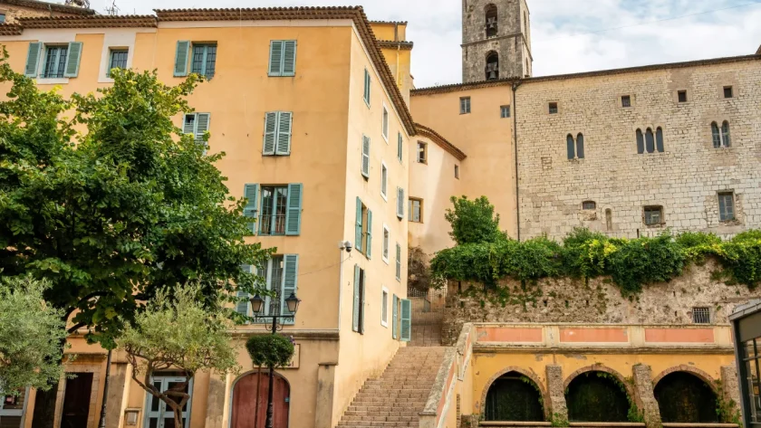 profitant-de-plus-de-285-heures-densoleillement-par-mois-voici-quelle-est-la-ville-de-france-la-plus-ensoleillee-cette-annee