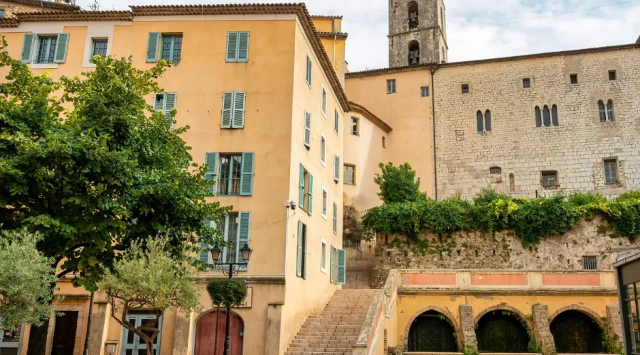 profitant-de-plus-de-285-heures-densoleillement-par-mois-voici-quelle-est-la-ville-de-france-la-plus-ensoleillee-cette-annee