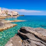 situe-sur-le-cap-corse-ce-village-de-pecheurs-aux-maisons-colorees-est-un-veritable-havre-de-paix-a-decouvrir