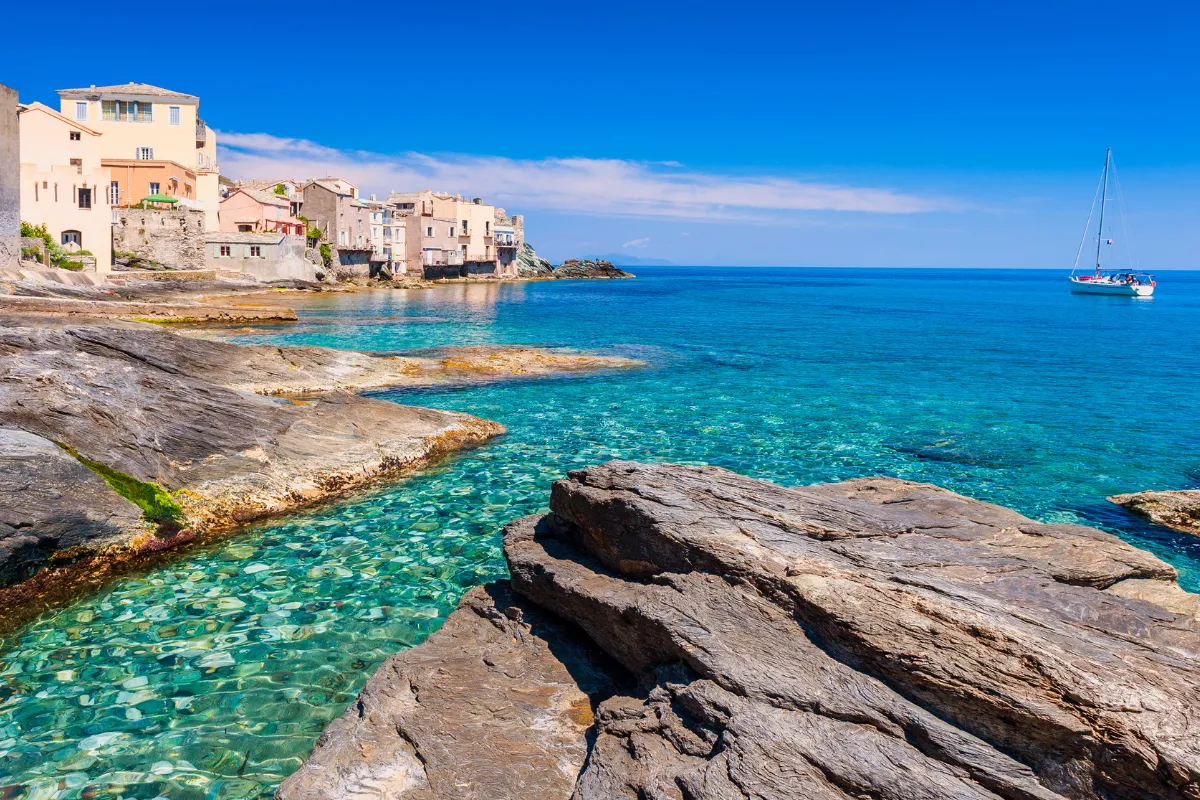 Situé sur le Cap Corse, ce village de pêcheurs aux maisons colorées est un véritable havre de paix à découvrir