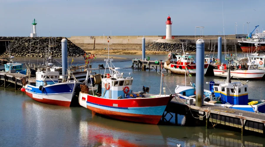 sur-cette-ile-francaise-decouvrez-cet-ancien-village-de-pecheurs-qui-attire-de-plus-en-plus-de-touristes-chaque-annee