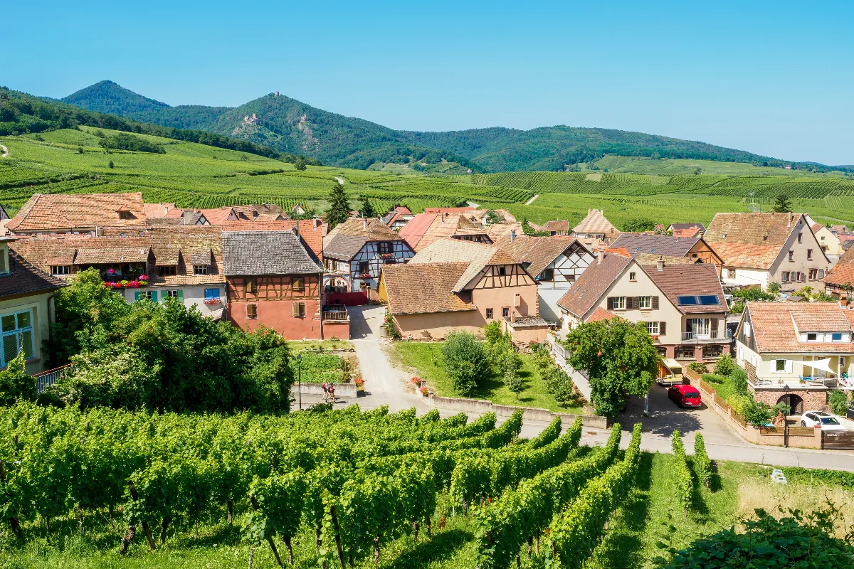 Surnommé « La petite Allemagne », ce petit village d&rsquo;Alsace est une véritable pépite encore méconnu des touristes : découvrez ce lieu unique