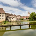 surnommee-la-petite-venise-jurassienne-cette-ville-medievale-est-une-veritable-perle-rare-a-decouvrir-sans-plus-attendre