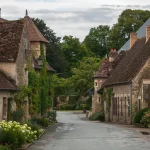 veritable-joyau-neo-medieval-ce-petit-village-de-val-de-loire-vous-promet-un-voyage-dans-le-temps