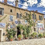 A 45 km de Rome, cet incroyable village médiéval italien perché sur un rocher est l'un des plus beaux du pays : Calcata