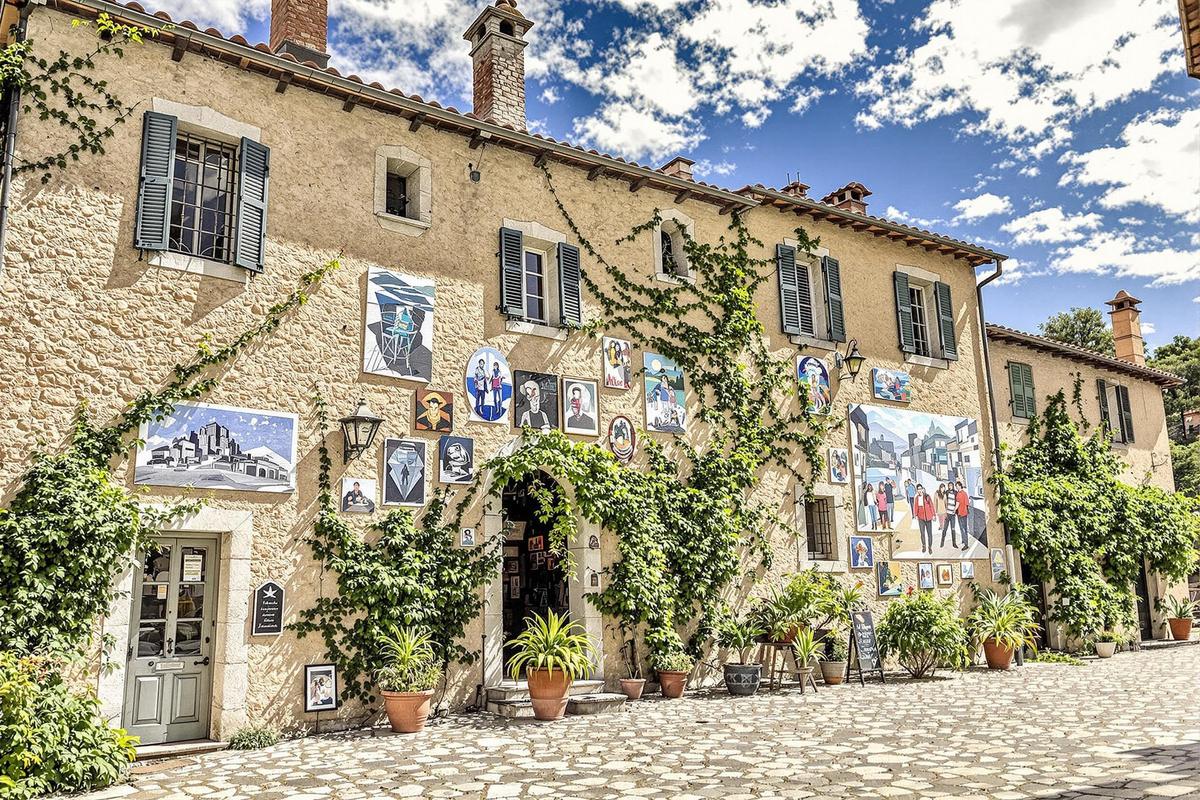 Découvrez ce village médiéval italien qui charme tous les touristes avec son histoire et son art