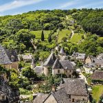 Ce joyau du Périgord Noir séduit les visiteurs avec ses ruelles pavées et ses jardins suspendus : Beynac-et-Cazenac