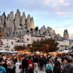 Ce village provençal de 289 habitants attire des milliers de visiteurs pour son marché de Noël et ses animations festives : Baux-de-Provence