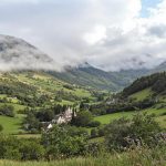Dans le Cantal, ce village perché sur son volcan endormi est une destination incontournable pour les amoureux de paysages spectaculaires : Tournemire