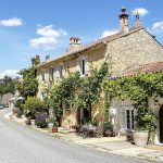 Dans le Lubéron, ce village secret vous invite à une parenthèse hors du temps à l'occasion d'un week-end : Oppède-le-Vieux