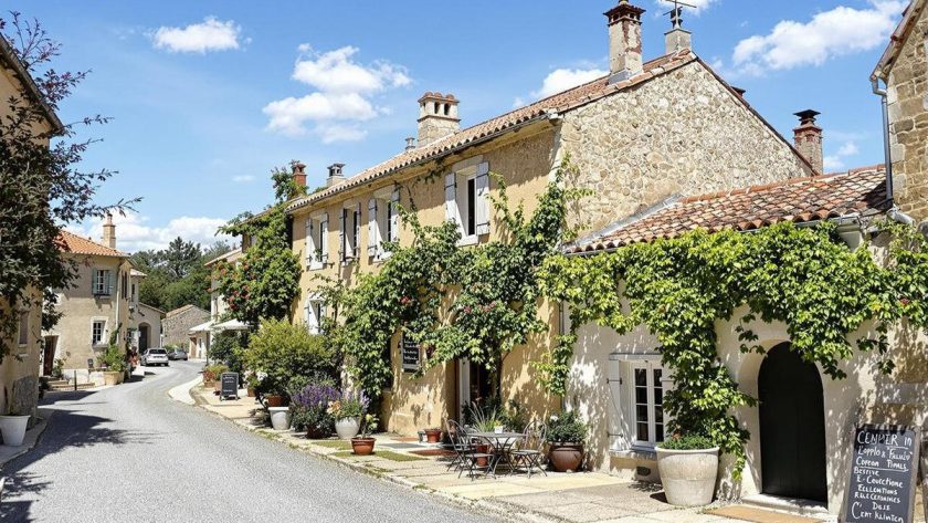 Dans le Lubéron, ce village secret vous invite à une parenthèse hors du temps à l'occasion d'un week-end : Oppède-le-Vieux