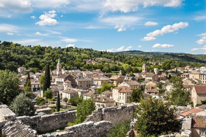 Dans le Vaucluse, ce village médiéval perché est une destination pleine de charme et de sérénité : Séguret