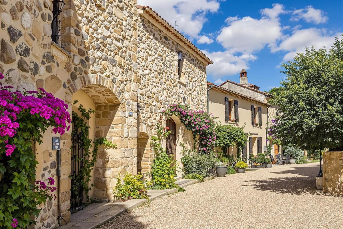 Nichée dans le Haut-Languedoc, faites un détour par cette petite merveille en Occitane  !