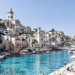 Perché sur une colline, entre Nice et Monaco, ce village romantique vous promet une parenthèse inoubliable à deux : Èze