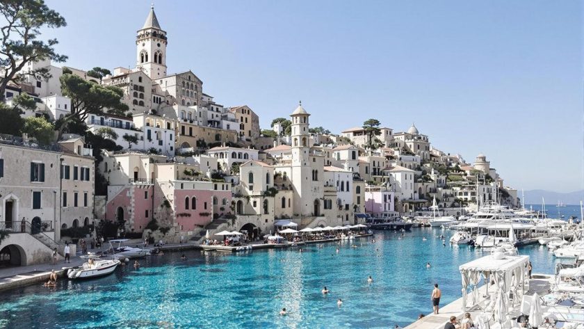 Perché sur une colline, entre Nice et Monaco, ce village romantique vous promet une parenthèse inoubliable à deux : Èze