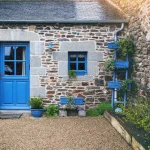 a-quelques-kilometres-de-rennes-ce-petit-village-de-pecheurs-breton-est-le-lieu-parfait-pour-un-sejour-romantique