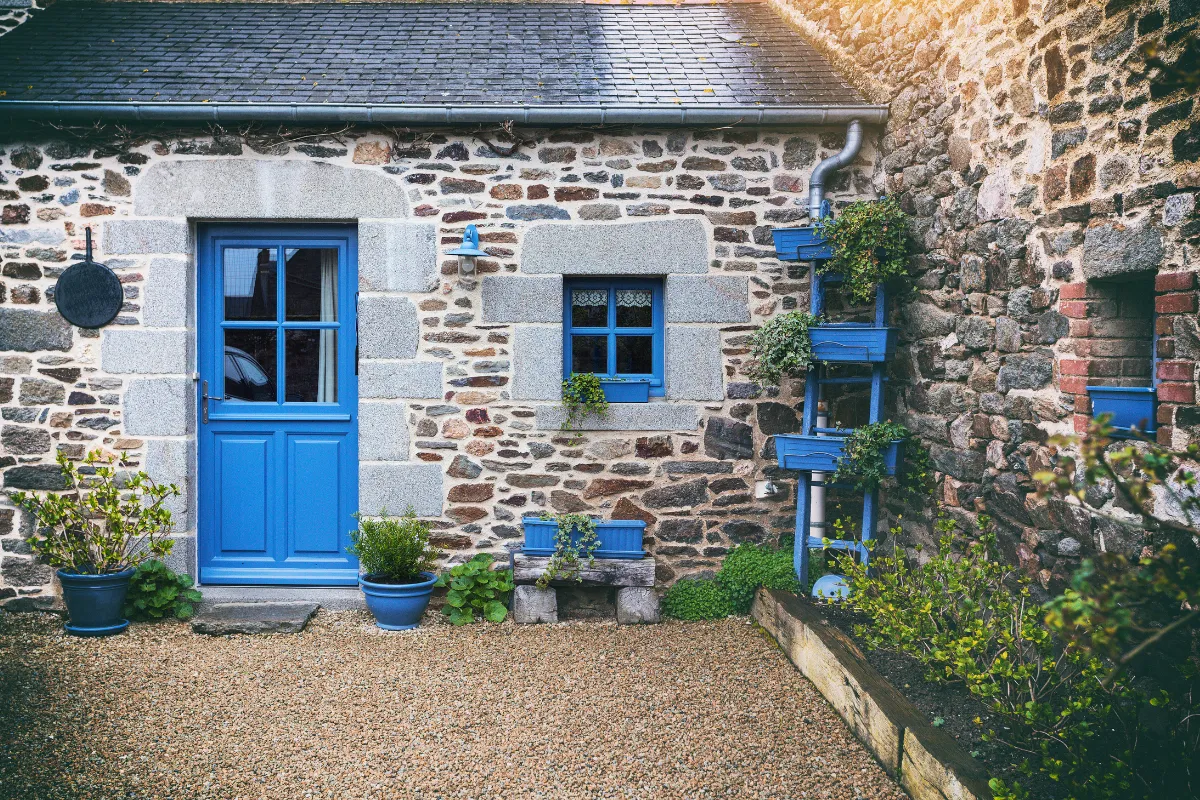 A quelques kilomètres de Rennes, ce petit village de pêcheurs breton est le lieu parfait pour un séjour romantique