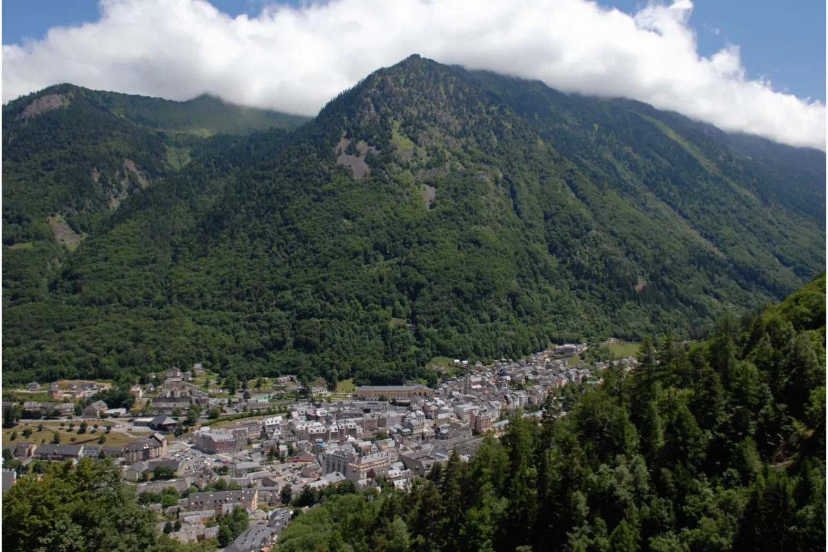 Au coeur des Pyrénées, ce petit village est classé parmi les plus beaux de France : découvrez la beauté de ce lieu