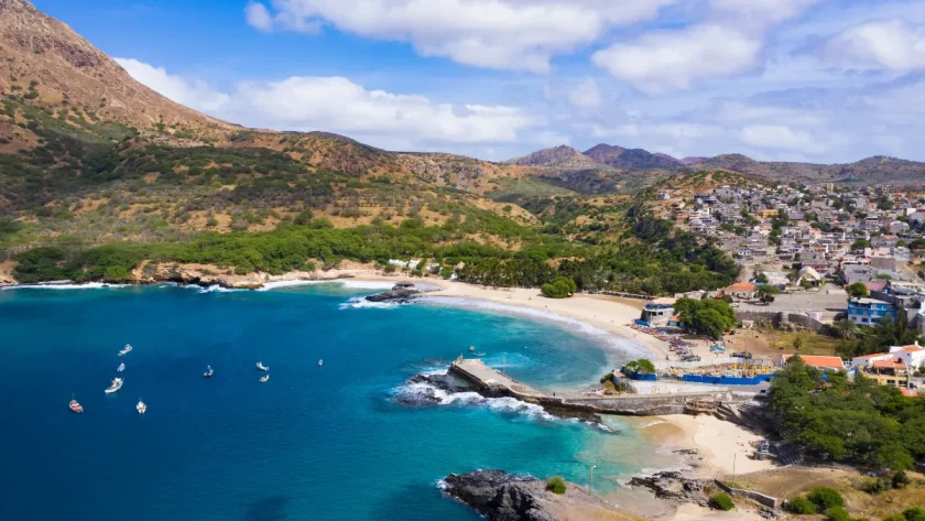 avec-plus-de-25-degres-en-decembre-et-ses-plages-de-sable-blanc-ce-pays-a-quelques-heures-de-la-france-est-la-destination-hivernale-parfaite