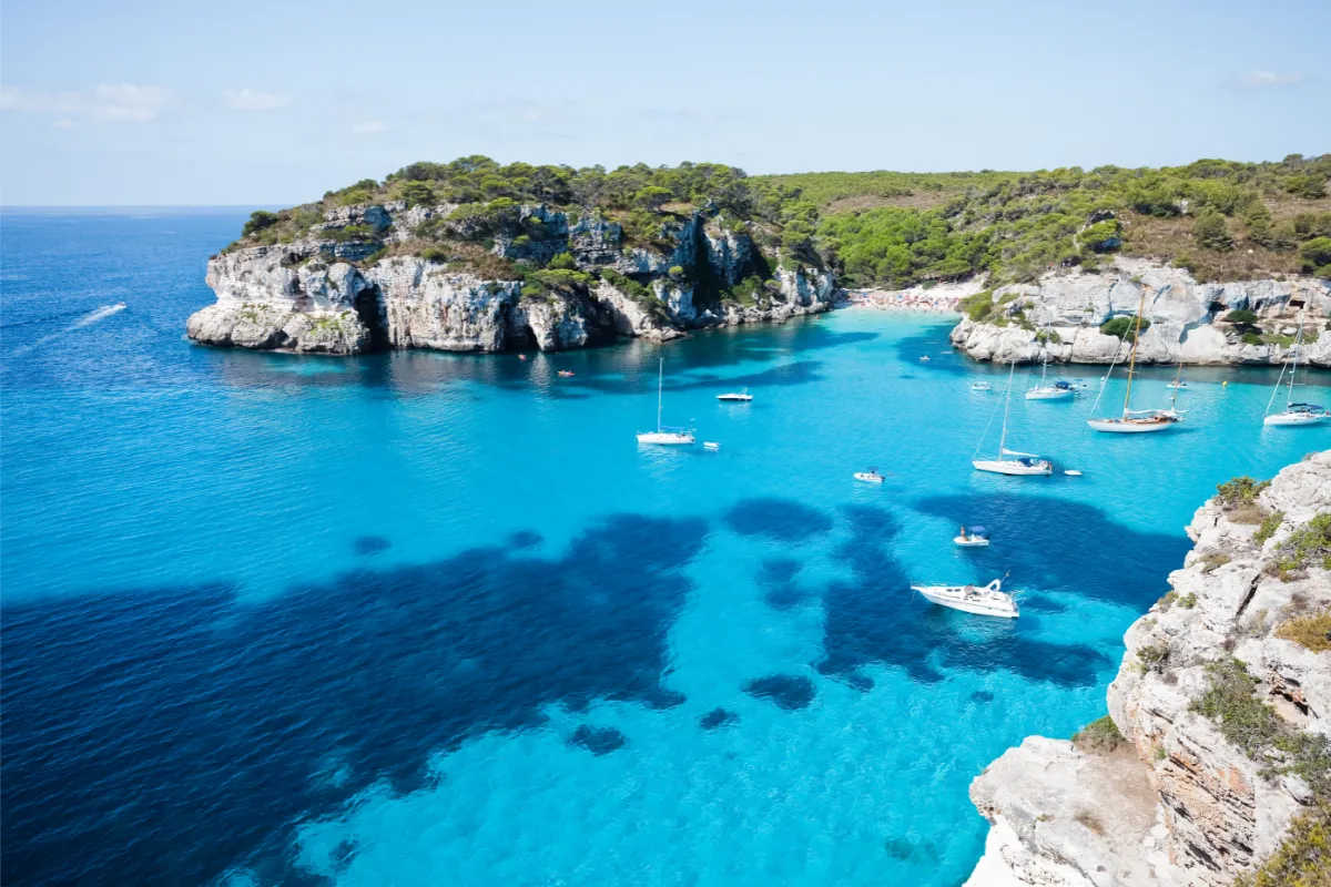Avec ses magnifiques criques et son environnement naturel incroyable, cette île des Baléares est un petit paradis