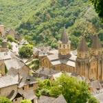 avec-ses-maisons-en-pierres-et-son-architecture-authentique-ce-petit-village-occitan-vous-promet-un-depaysement-total-conques