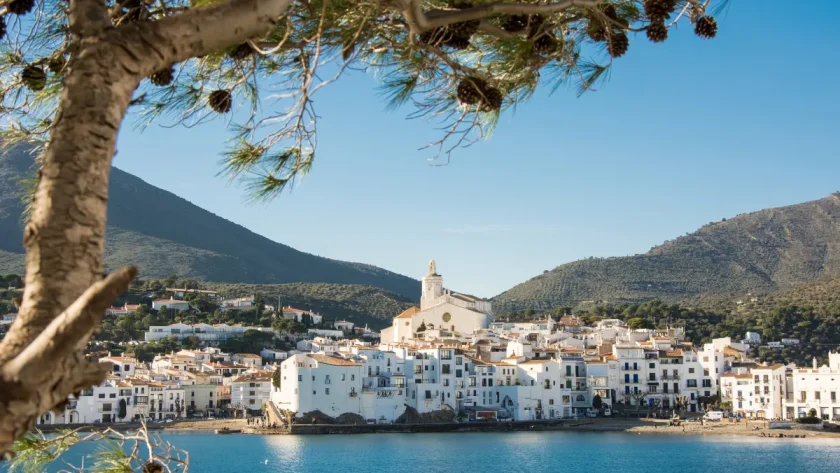 cadaques-ce-village-blanc-despagne-qui-inspire-encore-les-artistes