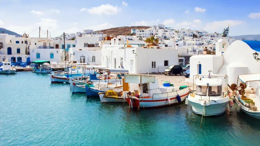 ce-lieu-na-rien-a-envier-a-mykonos-decouvrez-toute-la-beaute-preservee-de-cette-ile-grecque