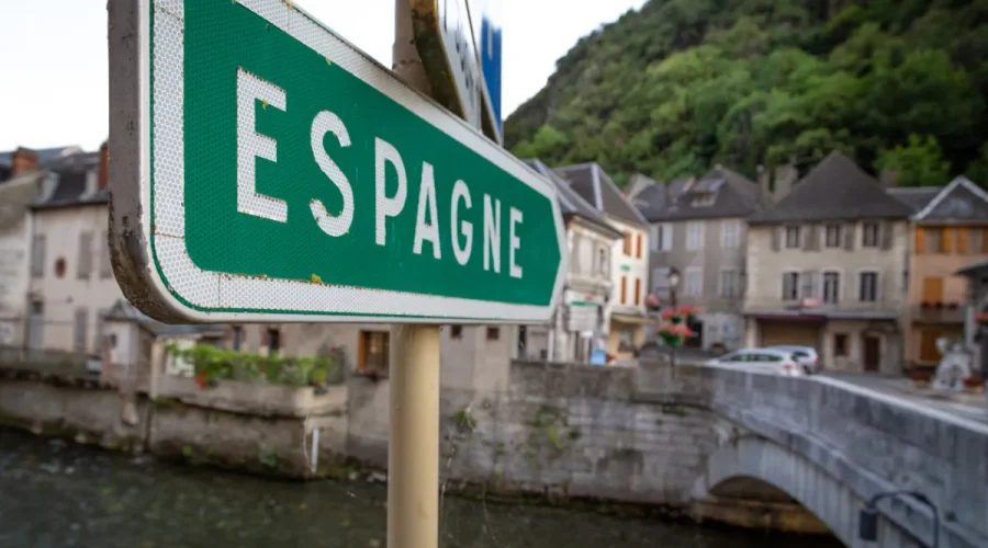 ce-petit-village-espagnol-a-ete-elu-meilleure-destination-touristique-decouvrez-ce-lieu-incroyable-et-son-architecture-medievale