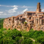 construit-au-bord-dune-falaise-ce-village-medieval-italien-est-un-lieu-qui-vaut-le-detour-voici-quel-est-ce-lieu-unique-de-toscane
