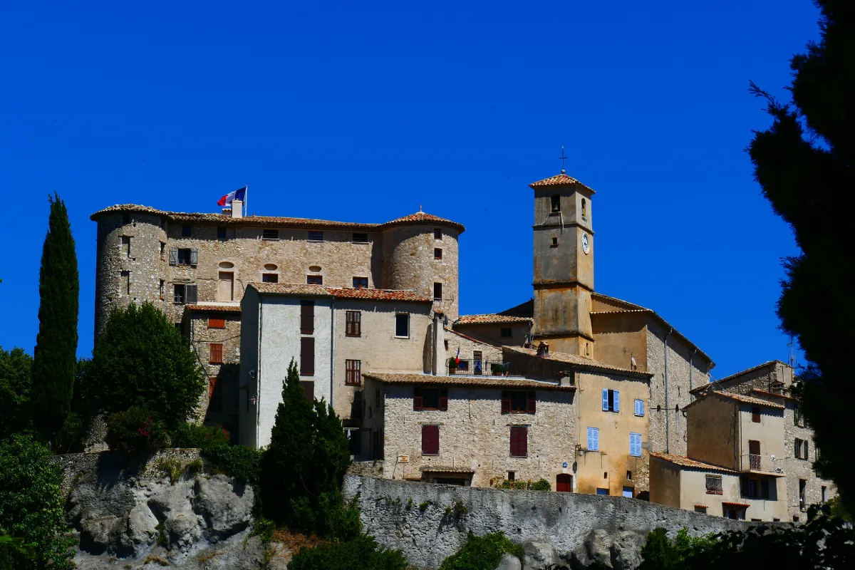 Construite à flanc de montagne, cette cité médiévale vous réserve de nombreuses surprises : découvrez la beauté de ce lieu unique