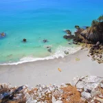 digne-des-plus-belles-plages-des-caraibes-decouvrez-toute-la-beaute-de-cette-plage-en-bretagne