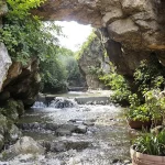 explorez-le-charme-ce-un-village-idyllique-entre-voies-vertes-et-sources-thermales-en-catalogne