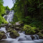 lieu-naturel-emblematique-dans-le-jura-decouvrez-toute-la-beaute-de-ces-cascades-incroyables