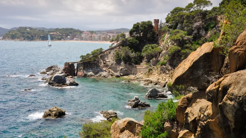 lloret-del-mar-cette-station-balneaire-espagnole-parfaite-pour-des-vacances-festives