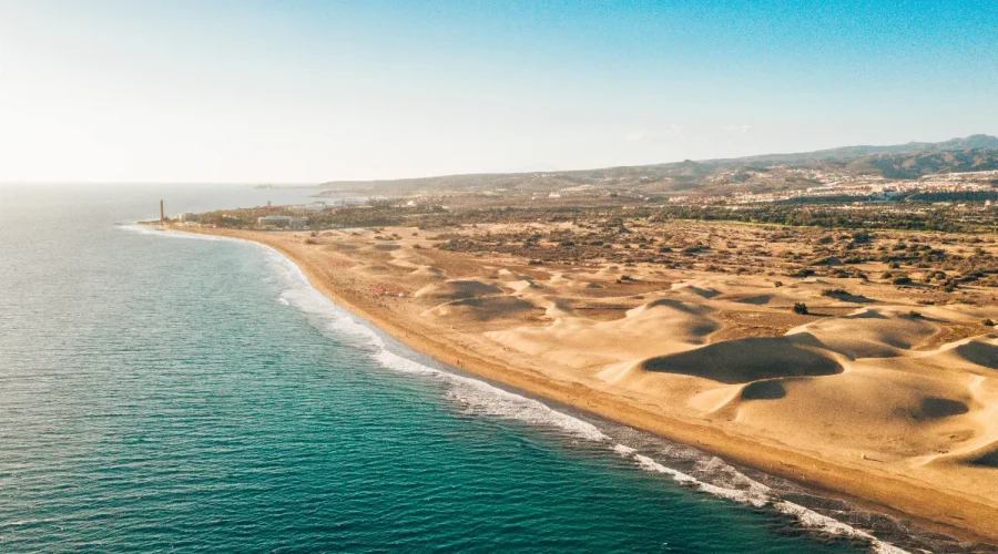 sous-ses-airs-de-desert-cette-plage-en-europe-est-unique-en-son-genre-voici-ou-decouvrir-ce-lieu-incroyable