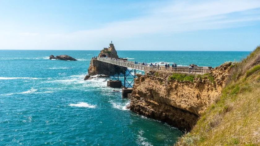 surnommee-la-san-francisco-francaise-cette-ville-du-pays-basque-fait-partie-des-joyaux-a-voir-au-moins-une-fois