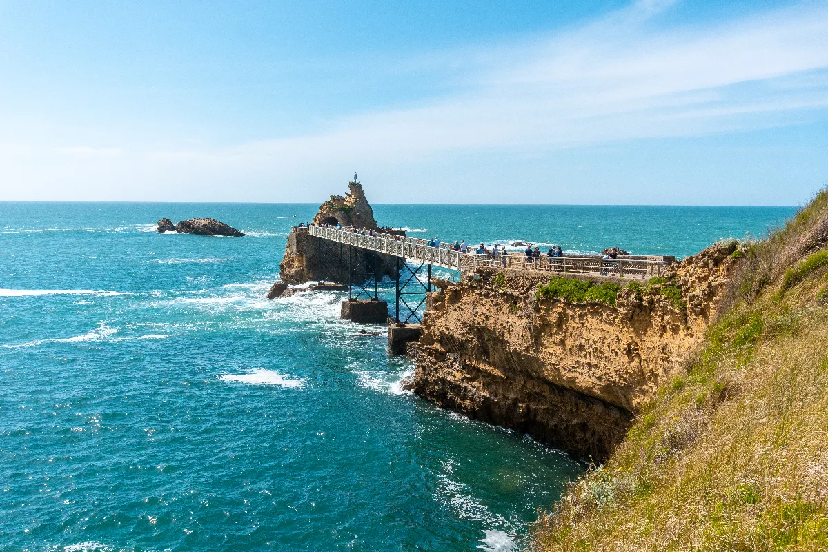Surnommée la « San Francisco française », cette ville du Pays Basque fait partie des joyaux à voir au moins une fois