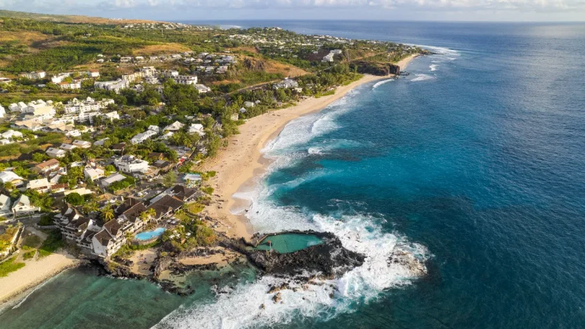 surnommee-lile-intense-cette-ile-francaise-fait-partie-des-destinations-preferees-des-francais-pour-partir-lhiver-voici-laquelle