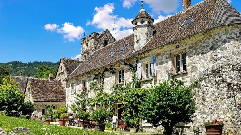 un-joyau-medieval-meconnu-du-sud-ouest-decouvrez-lagrasse-le-temps-suspendu