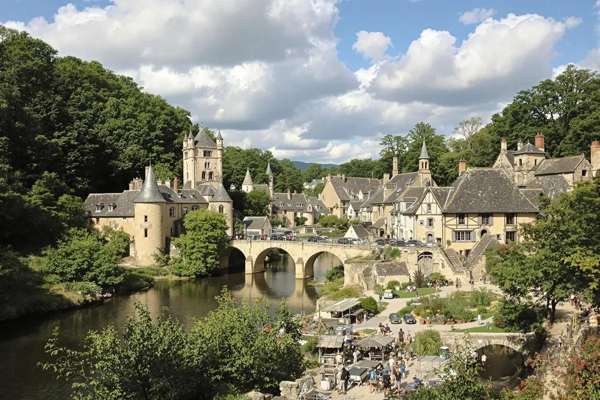 Un trésor caché en Dordogne : découvrez le charme intemporel de ce village pittoresque !