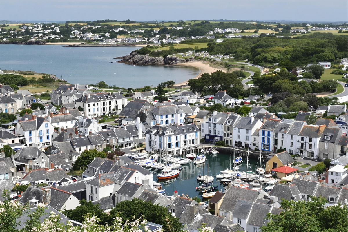 Bijou de Bretagne, ce village de pêcheurs possède un charme irrésistible : Saint-Suliac