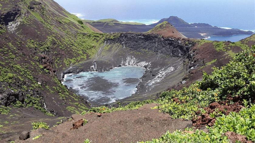 Ce sentier de randonnée exceptionnel a été élu parmi les plus populaires au monde et il est en France : sentier du Piton de la Fournaise