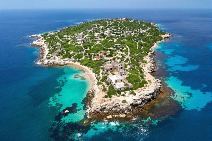 Cet endroit paradisiaque était surnommé l'île des rêves, il a pourtant été totalement abandonné : Pézonissi