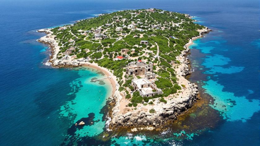 Cet endroit paradisiaque était surnommé l'île des rêves, il a pourtant été totalement abandonné : Pézonissi