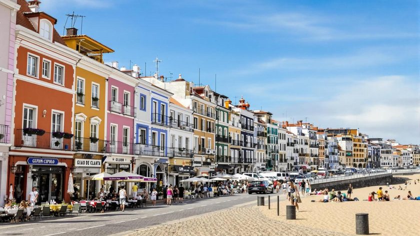 Cette ville méconnue d'Espagne aux façades colorées est en passe de devenir la destination phare en 2025 : Gijón