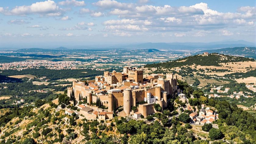 Perché à 1 097 mètres, Bargème ouvre une vue panoramique sur la Provence
