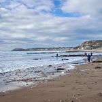 Situé au bord de l’océan, ce village du Morbihan offre une ambiance hivernale féerique et apaisante : Locmariaquer