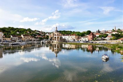 Souvent comparé à Venise, ce petit village est le joyau touristique du Gard : Goudargues